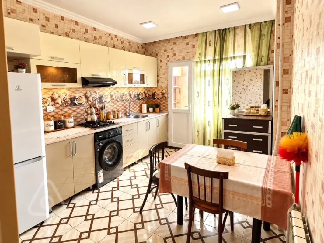 Kirayə verilir 2 otaqlı köhnə tikili 65 m²
