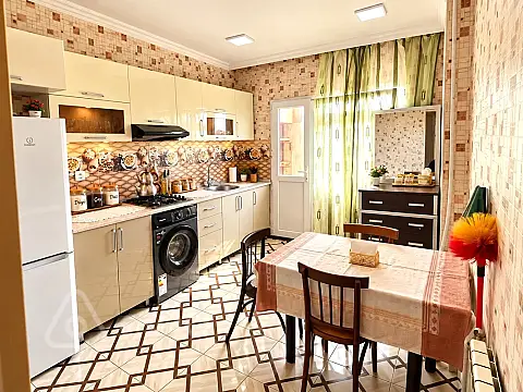 Kirayə verilir 2 otaqlı köhnə tikili 65 m² — Bakı, Nizami 2 otaq 65.00 m²
