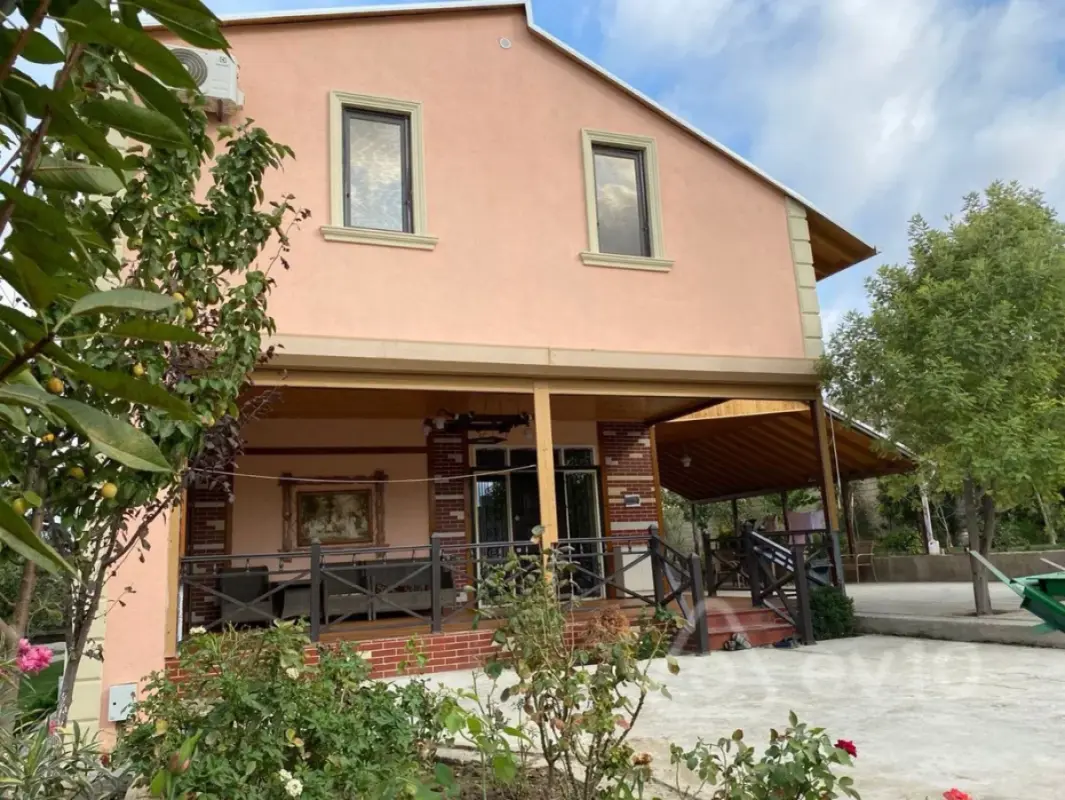 Satılır 4 otaqlı həyət evi 250 m²