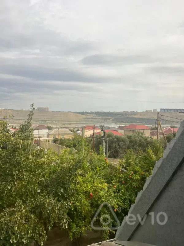 Satılır 6 otaqlı həyət evi 200 m²