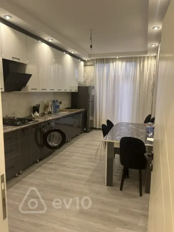 Kirayə verilir 2 otaqlı yeni tikili 77 m²