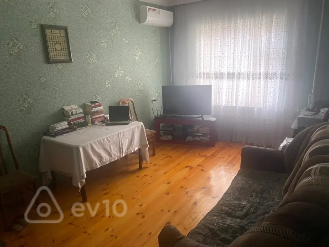 Satılır 2 otaqlı köhnə tikili 60 m²