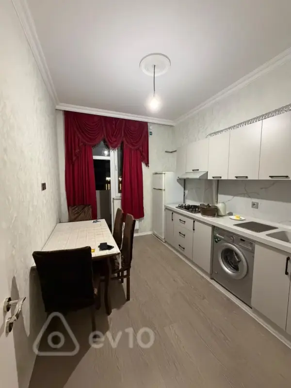 Kirayə verilir 2 otaqlı yeni tikili 65 m²