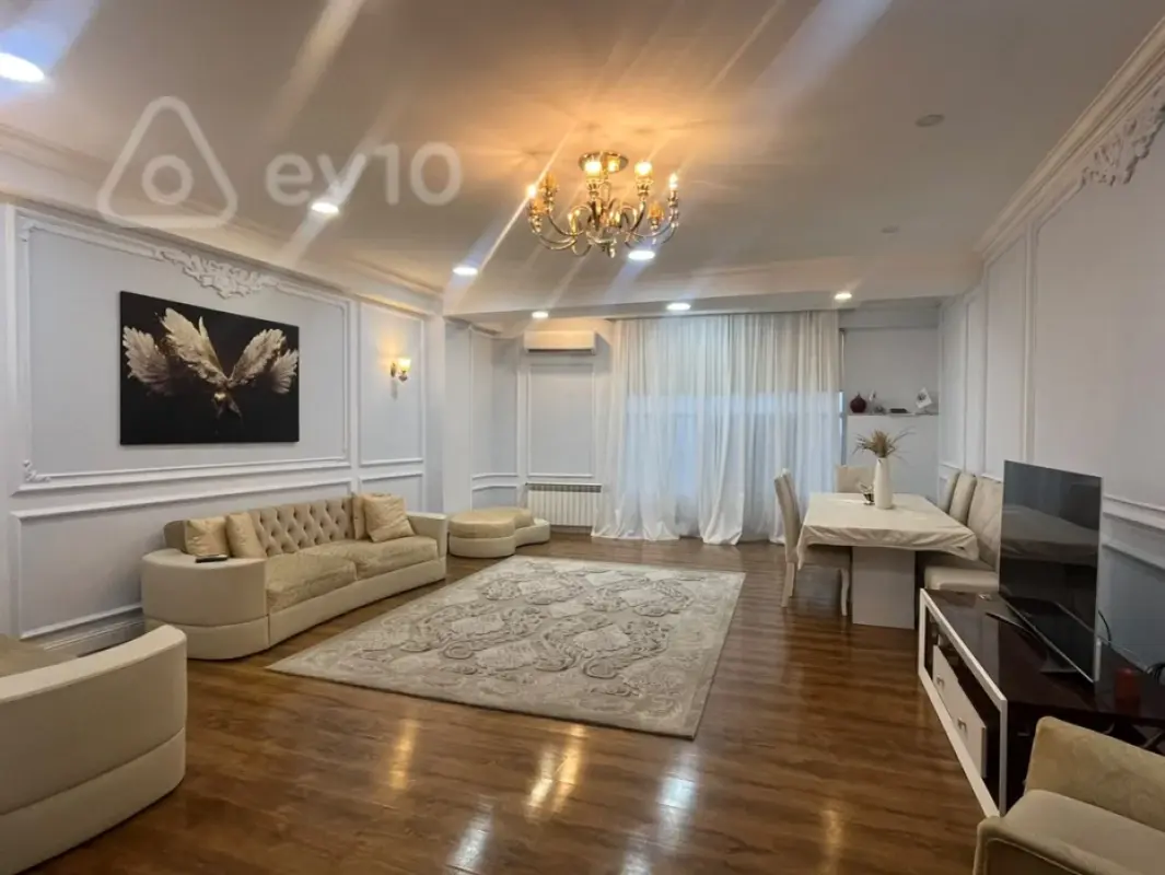Kirayə verilir 4 otaqlı yeni tikili 350 m²