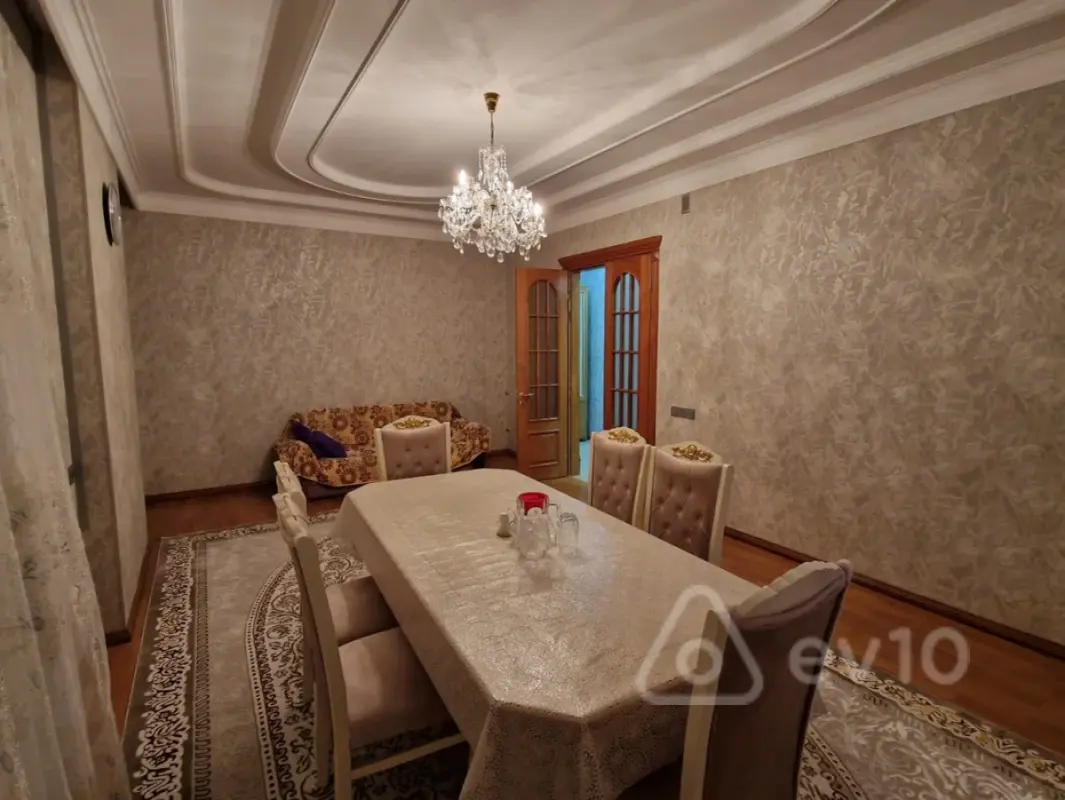 Kirayə verilir 2 otaqlı köhnə tikili 80 m²