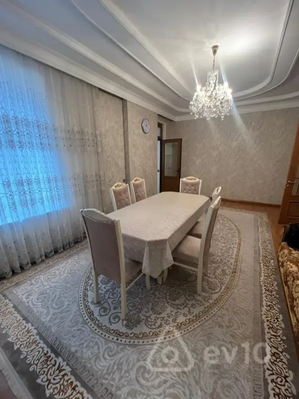 Kirayə verilir 2 otaqlı köhnə tikili 80 m²