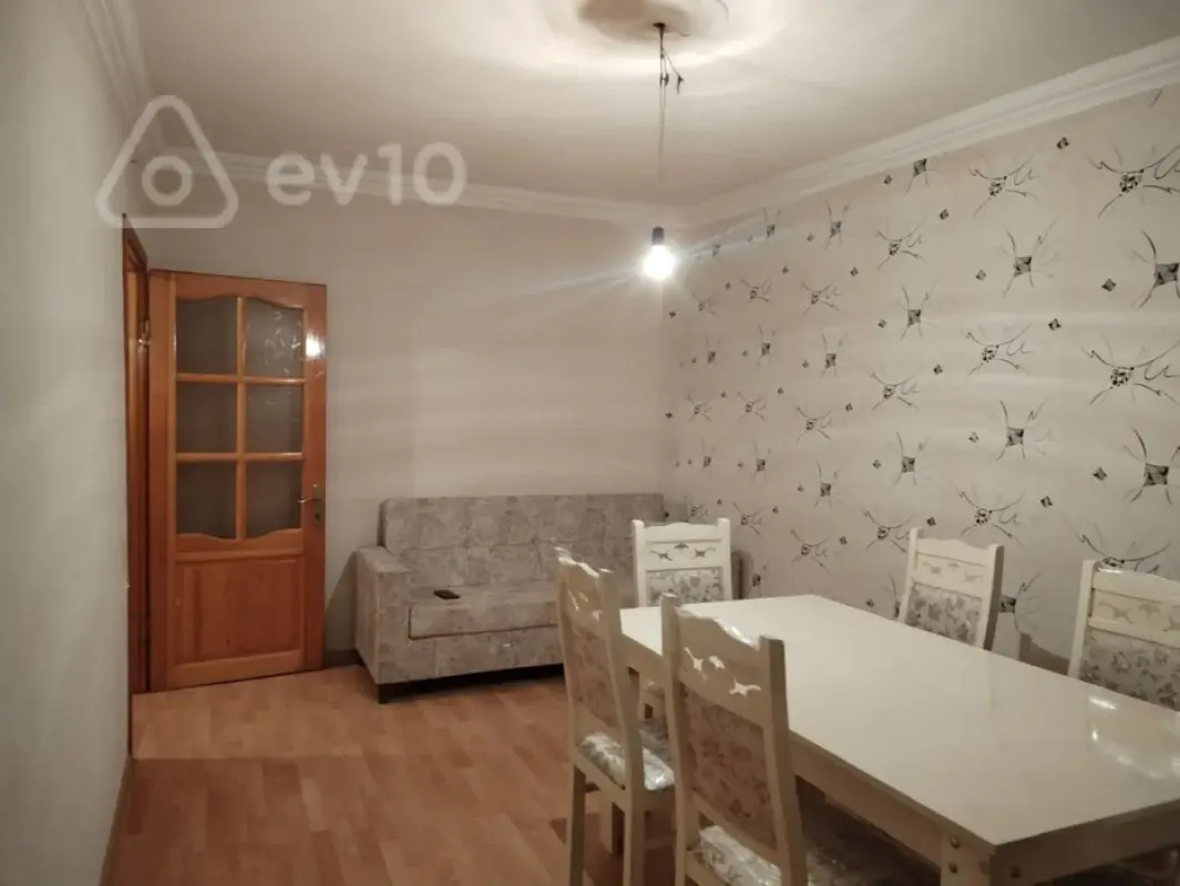 Kirayə verilir 2 otaqlı köhnə tikili 60 m²