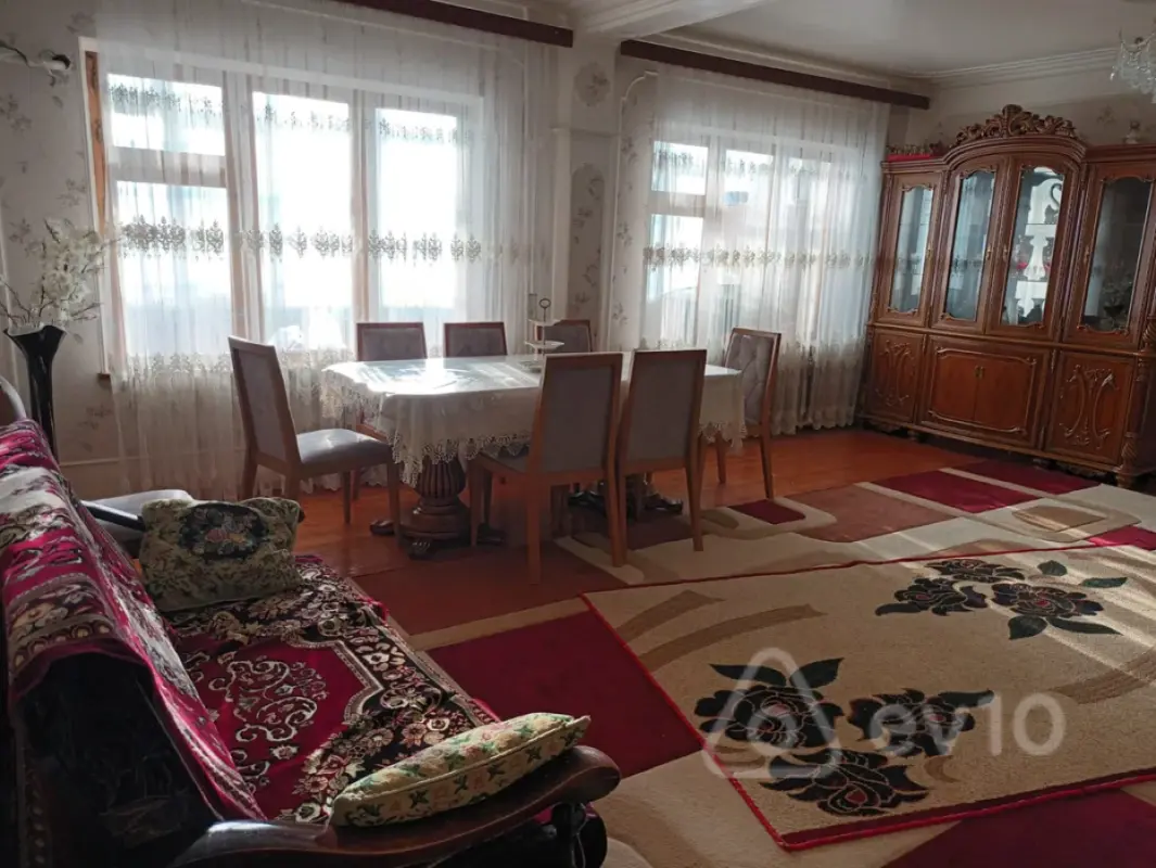 Kirayə verilir 4 otaqlı köhnə tikili 100 m²