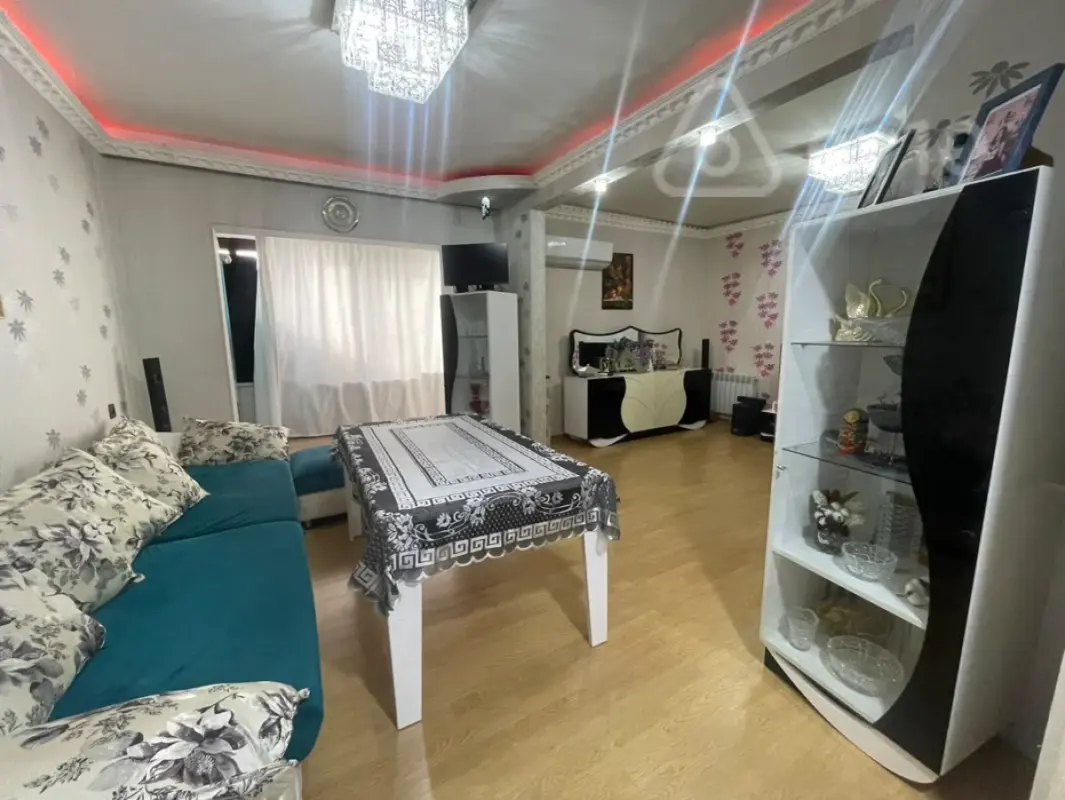Satılır 4 otaqlı köhnə tikili 100 m²
