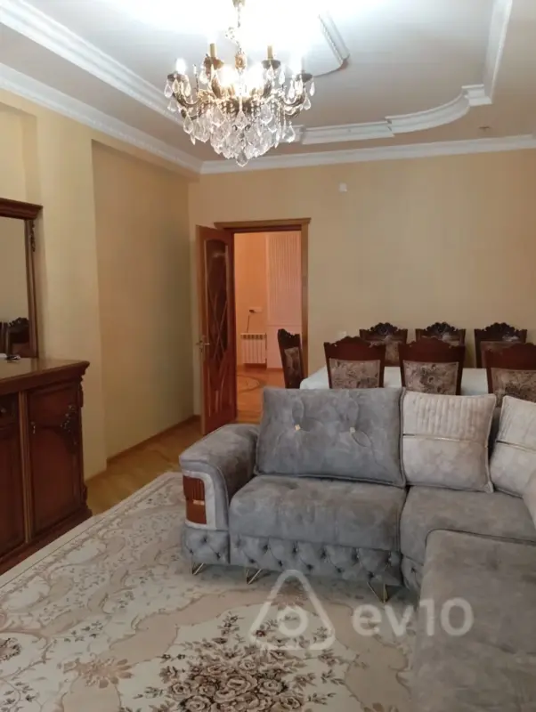 Kirayə verilir 3 otaqlı yeni tikili 140 m²