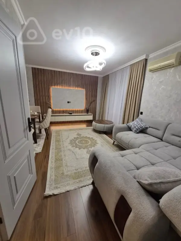Kirayə verilir 2 otaqlı köhnə tikili 50 m²