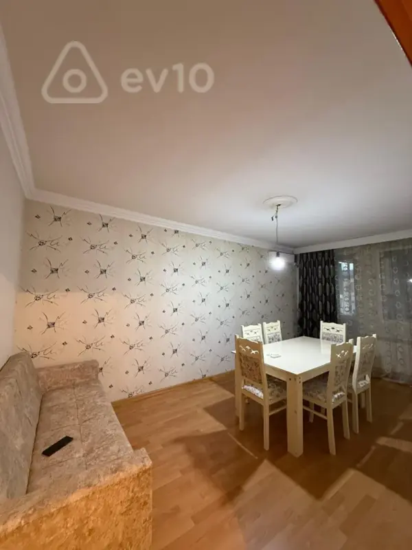Kirayə verilir 2 otaqlı köhnə tikili 74 m²
