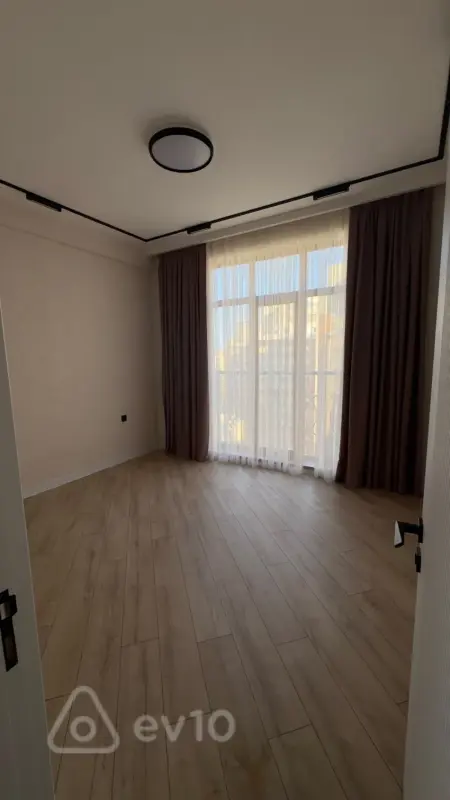 Kirayə verilir 2 otaqlı yeni tikili 80 m²