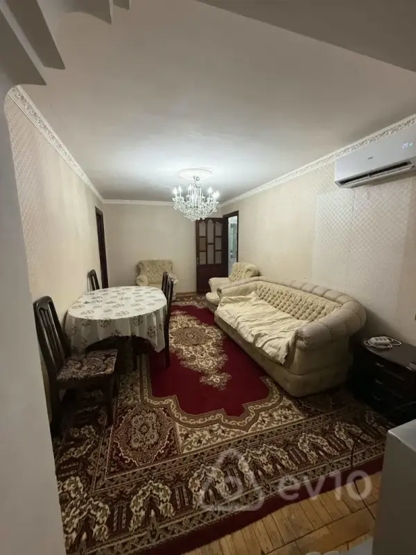 Kirayə verilir 2 otaqlı köhnə tikili 50 m²