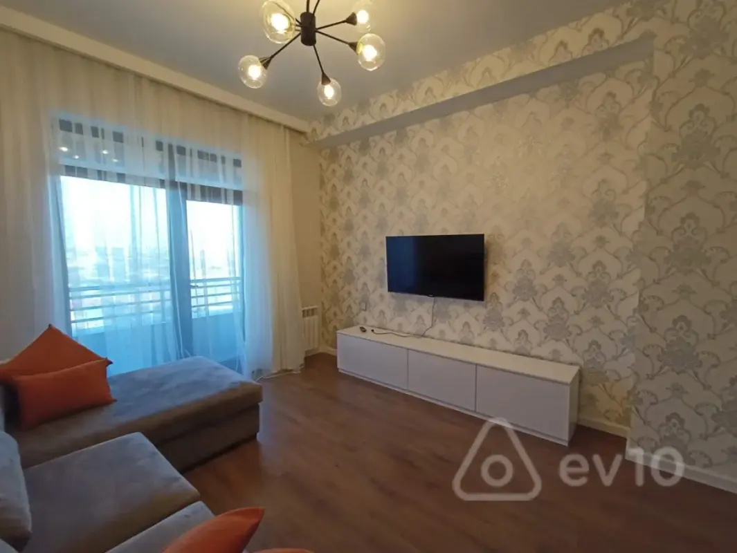 Kirayə verilir 2 otaqlı yeni tikili 70 m²