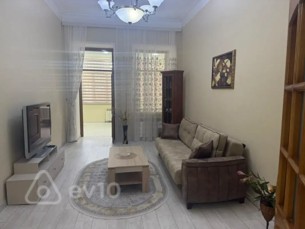 Kirayə verilir 2 otaqlı köhnə tikili 65 m²