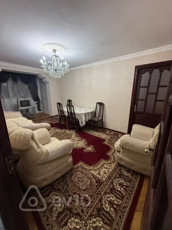 Kirayə verilir 2 otaqlı köhnə tikili 50 m²