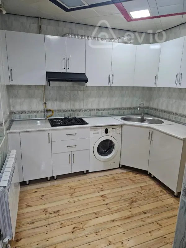 Kirayə verilir 4 otaqlı köhnə tikili 105 m²
