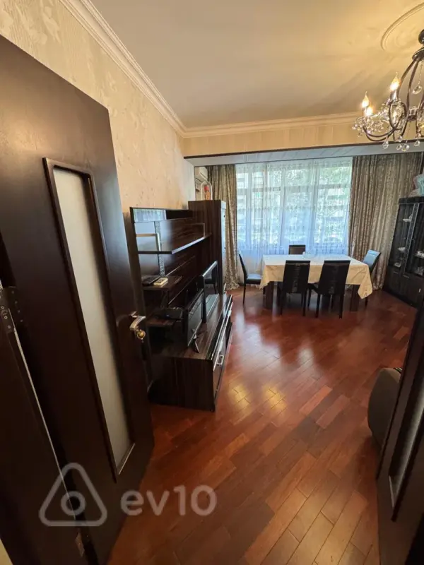 Kirayə verilir 2 otaqlı köhnə tikili 60 m²