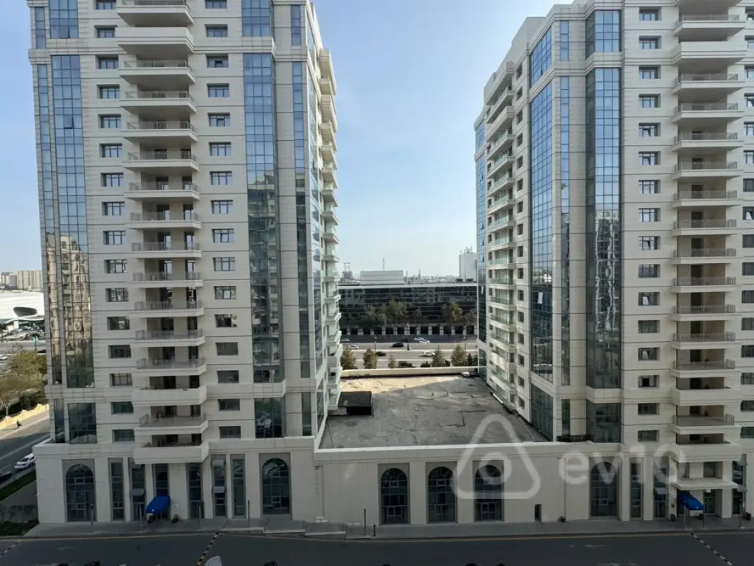 Satılır 3 otaqlı yeni tikili 170 m²