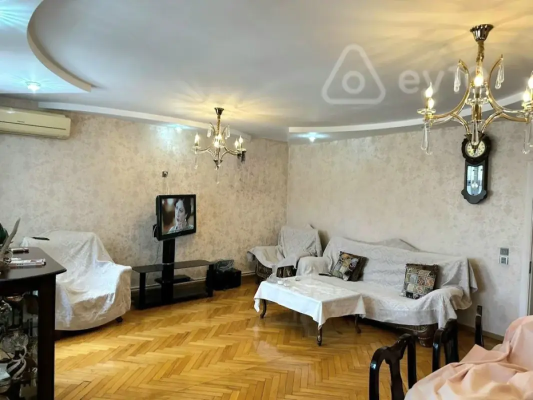 Satılır 4 otaqlı köhnə tikili 100 m²