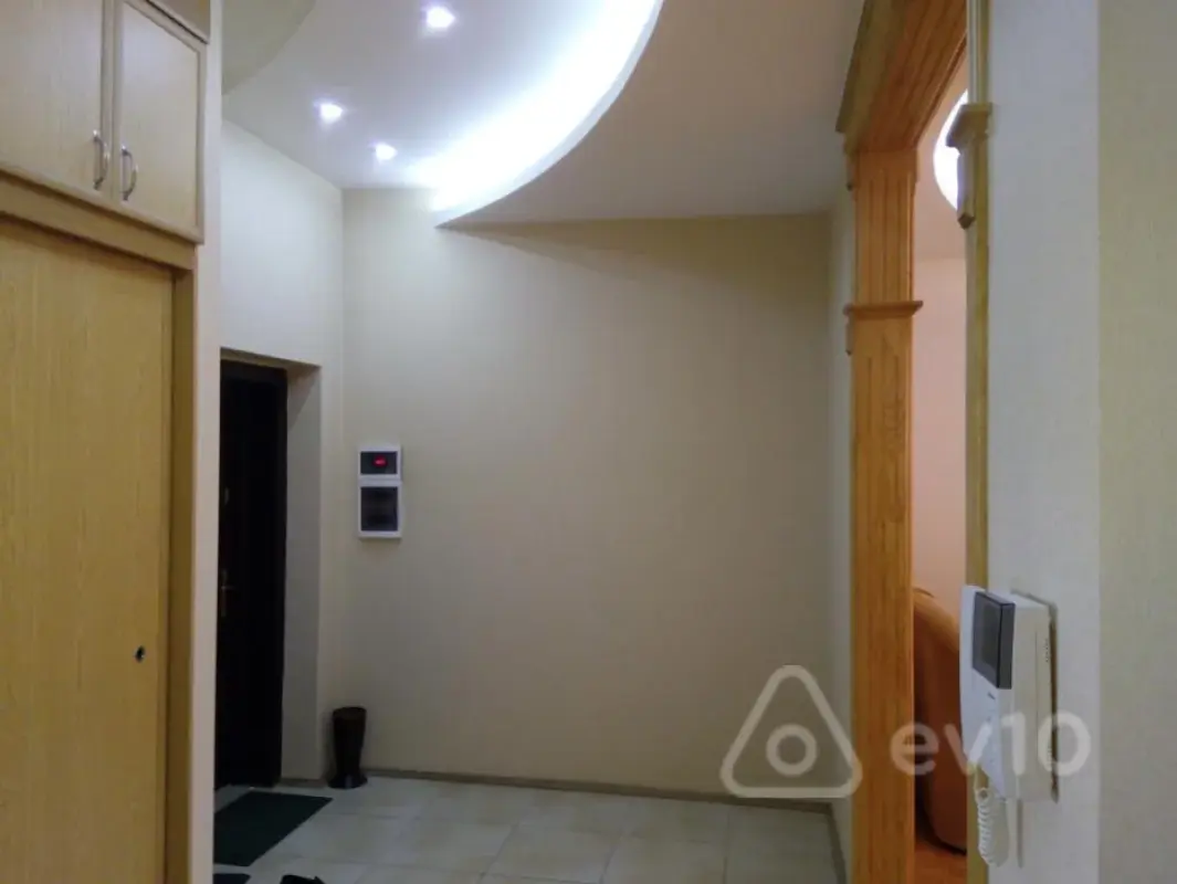 Kirayə verilir 3 otaqlı yeni tikili 150 m²