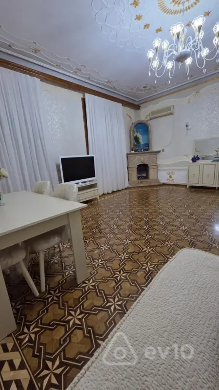 Kirayə verilir 3 otaqlı köhnə tikili 100 m²