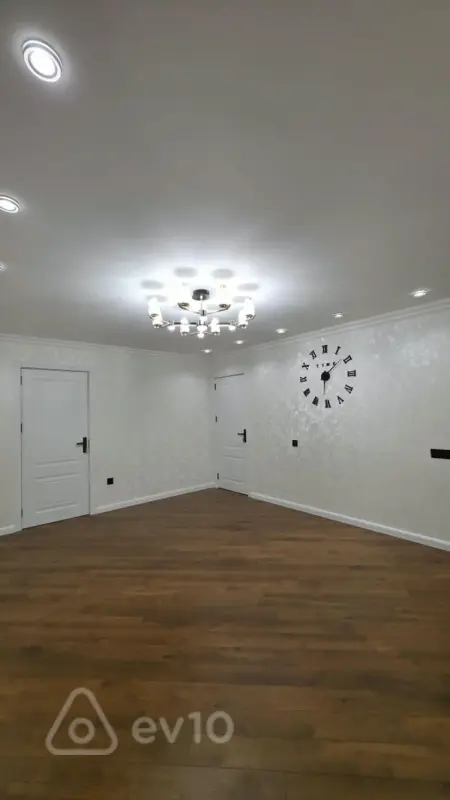 Satılır 2 otaqlı köhnə tikili 60 m²