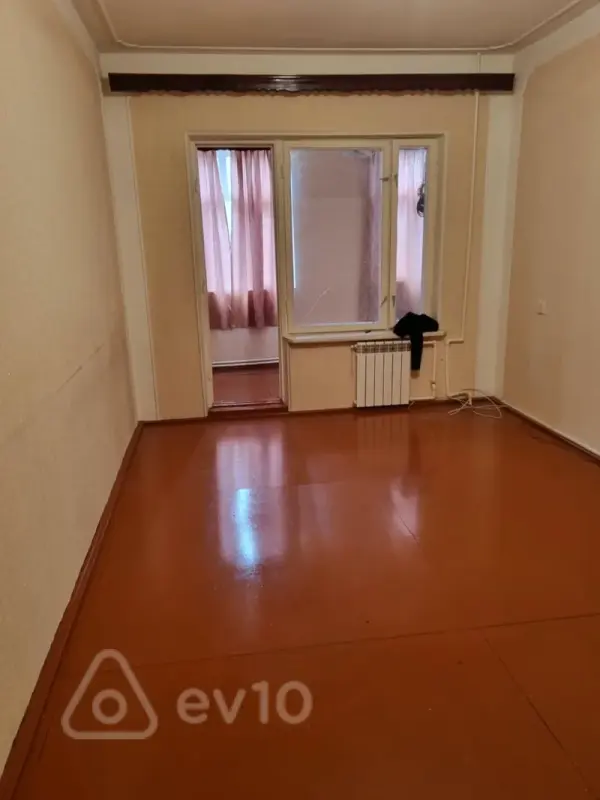 Kirayə verilir 2 otaqlı köhnə tikili 60 m²