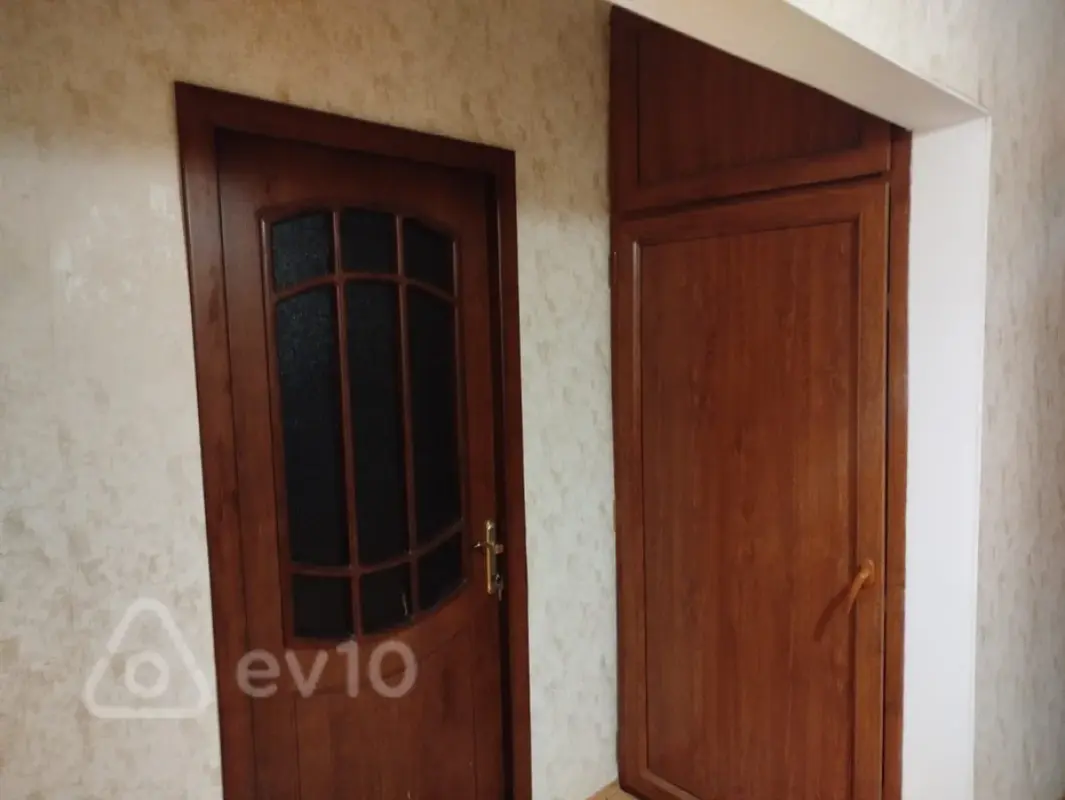 Kirayə verilir 7 otaqlı köhnə tikili 90 m²