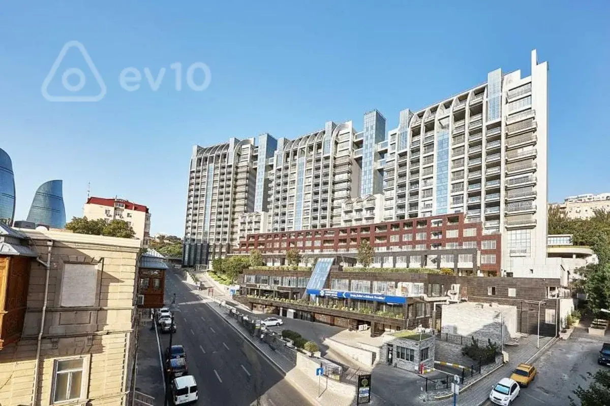 Satılır 4 otaqlı yeni tikili 320 m²
