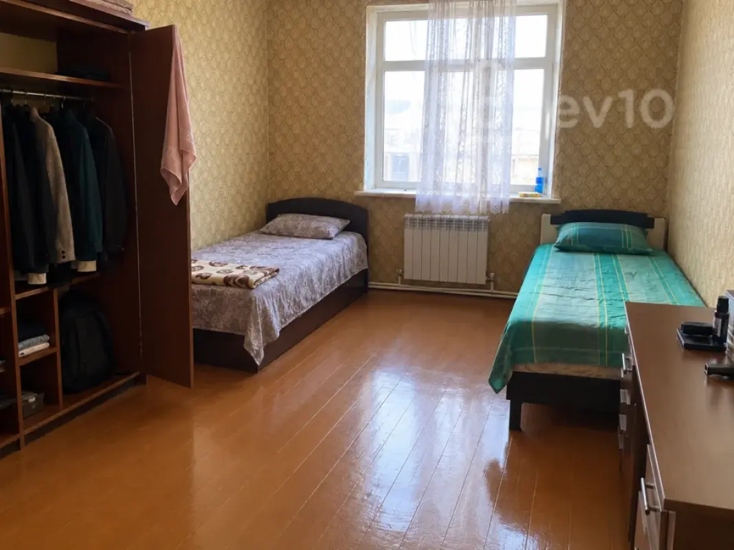 Kirayə verilir 4 otaqlı köhnə tikili 240 m²