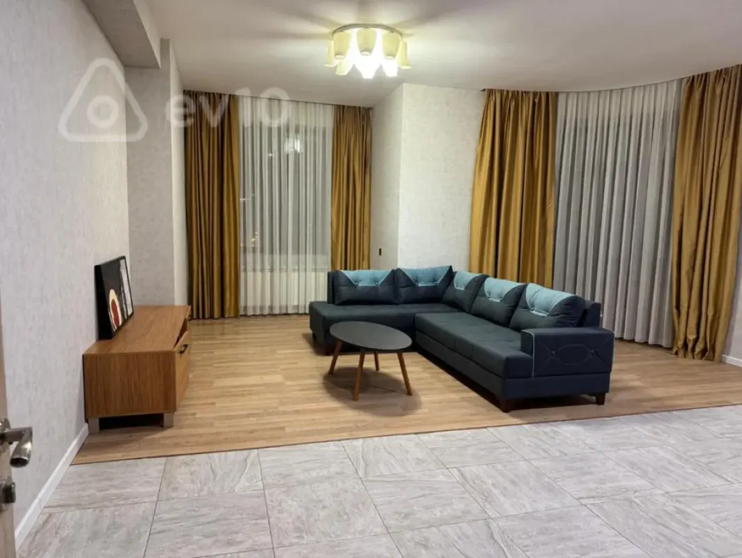 Kirayə verilir 4 otaqlı yeni tikili 146 m²