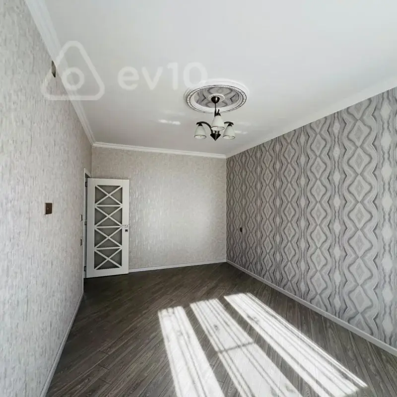 Kirayə verilir 3 otaqlı köhnə tikili 85 m²
