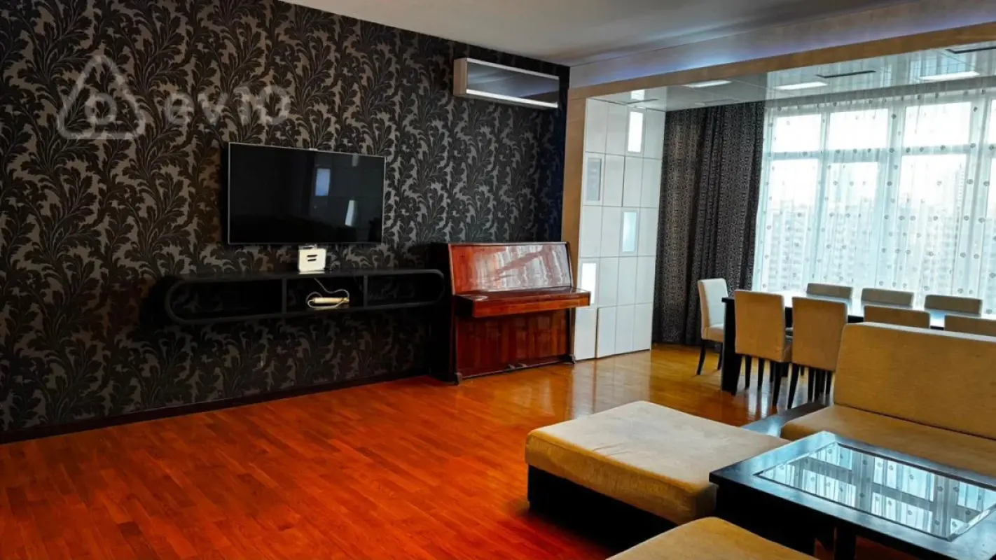 Kirayə verilir 4 otaqlı yeni tikili 180 m²