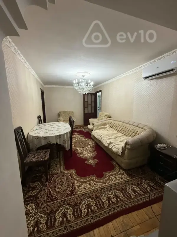 Kirayə verilir 2 otaqlı köhnə tikili 60 m²