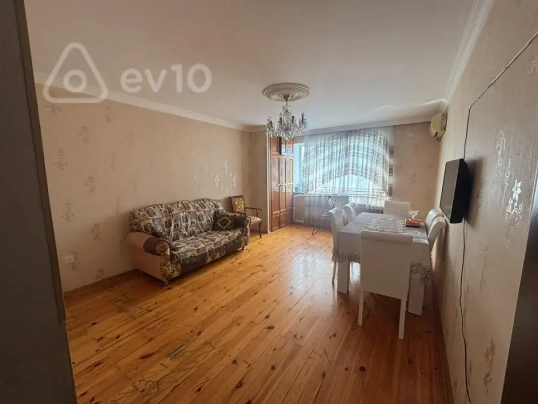 Kirayə verilir 2 otaqlı köhnə tikili 55 m²