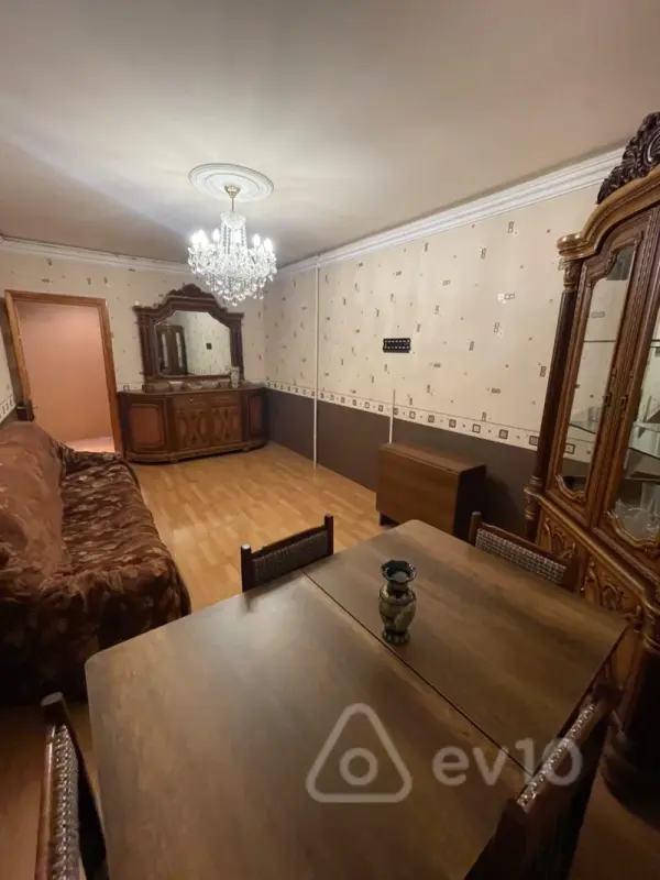 Kirayə verilir 2 otaqlı köhnə tikili 75 m²