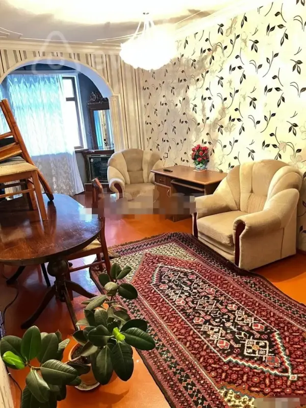 Kirayə verilir 4 otaqlı köhnə tikili 90 m²