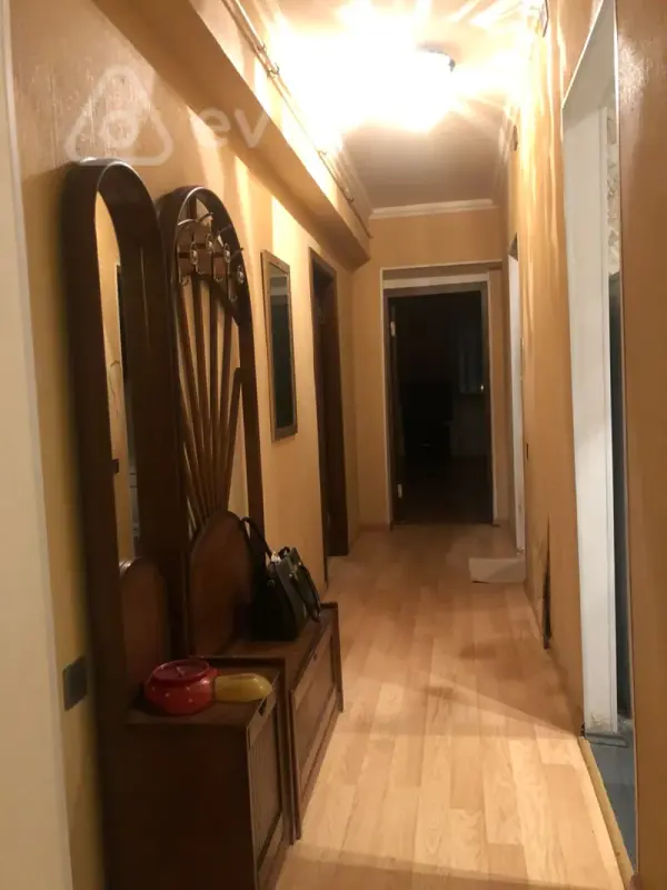 Satılır 3 otaqlı köhnə tikili 85 m²