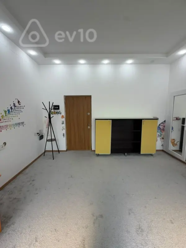Kirayə verilir 1 otaqlı ofis 39 m²