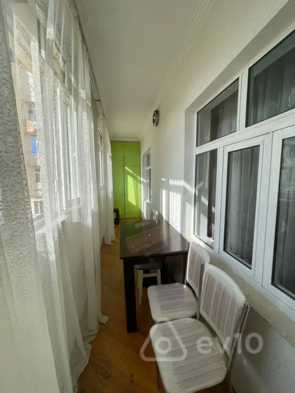 Kirayə verilir 4 otaqlı köhnə tikili 120 m²