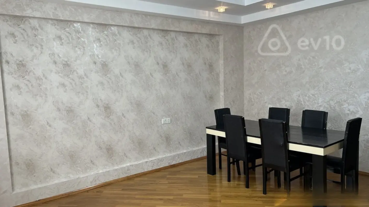 Kirayə verilir 3 otaqlı yeni tikili 100 m²