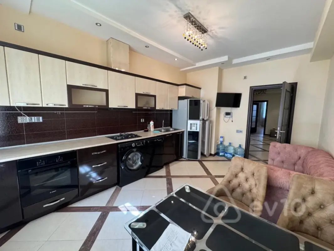 Kirayə verilir 4 otaqlı yeni tikili 162 m²