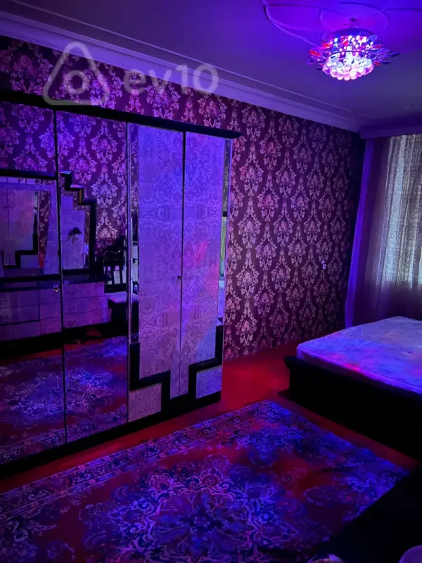 Kirayə verilir 3 otaqlı köhnə tikili 90 m²