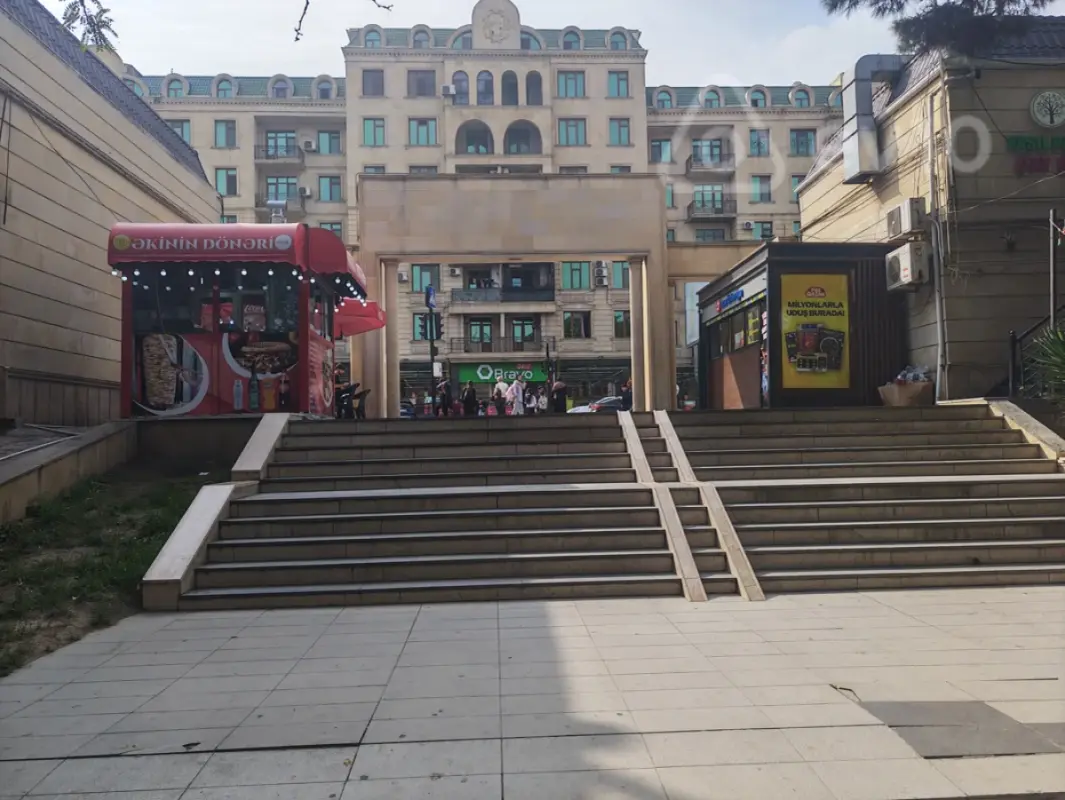 Kirayə verilir mənzil 258 m²