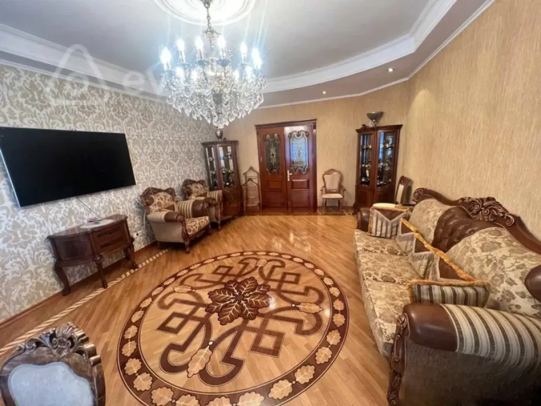Kirayə verilir 3 otaqlı yeni tikili 170 m²