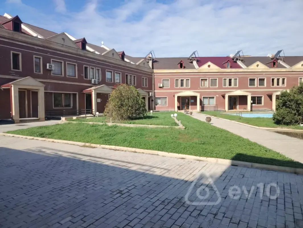Kirayə verilir 1 otaqlı ofis 12 m²