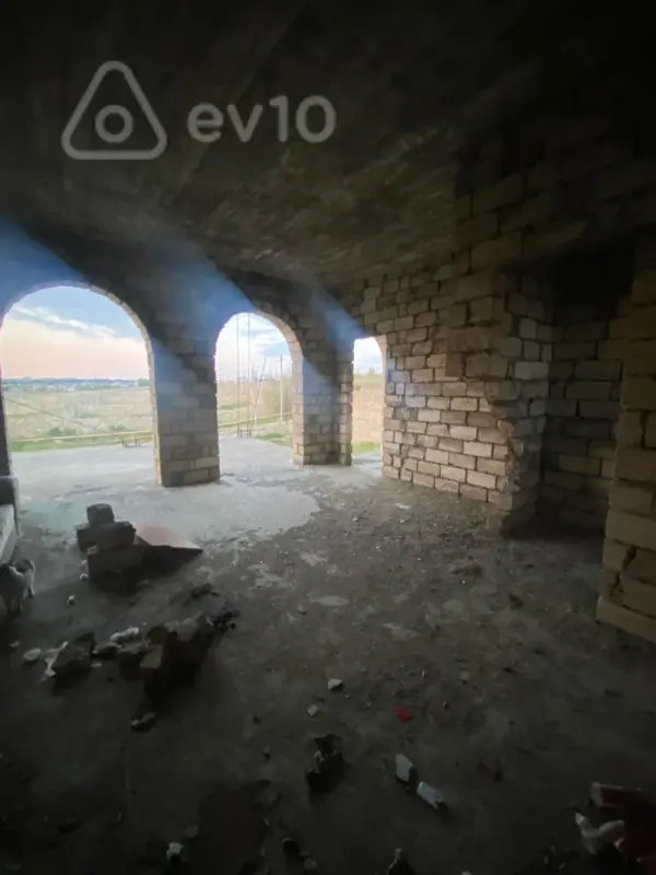 Satılır 7 otaqlı həyət evi 250 m²
