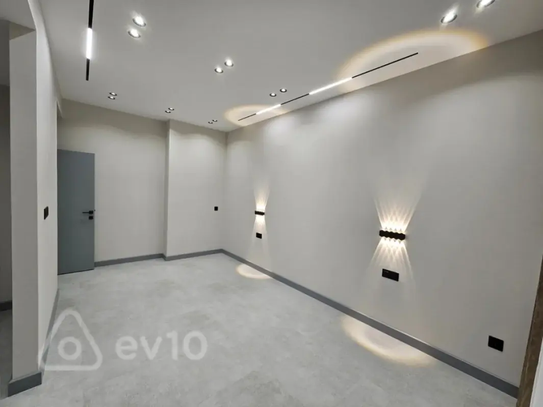 Satılır 3 otaqlı yeni tikili 100 m²